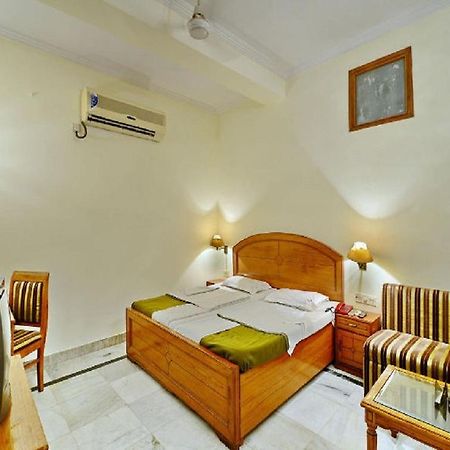 Mahalaxmi Plaza Hotel Фаридабад Экстерьер фото