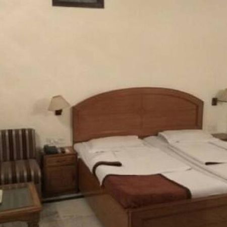 Mahalaxmi Plaza Hotel Фаридабад Экстерьер фото