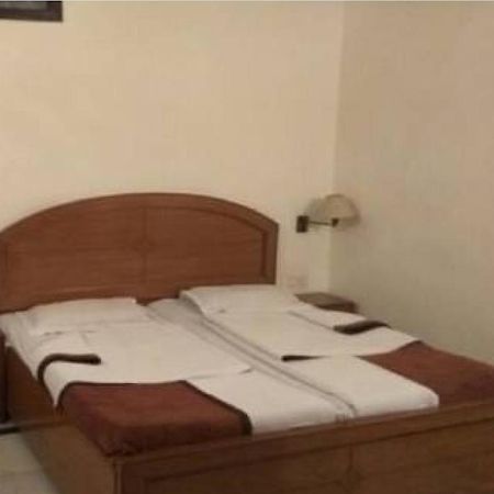 Mahalaxmi Plaza Hotel Фаридабад Экстерьер фото