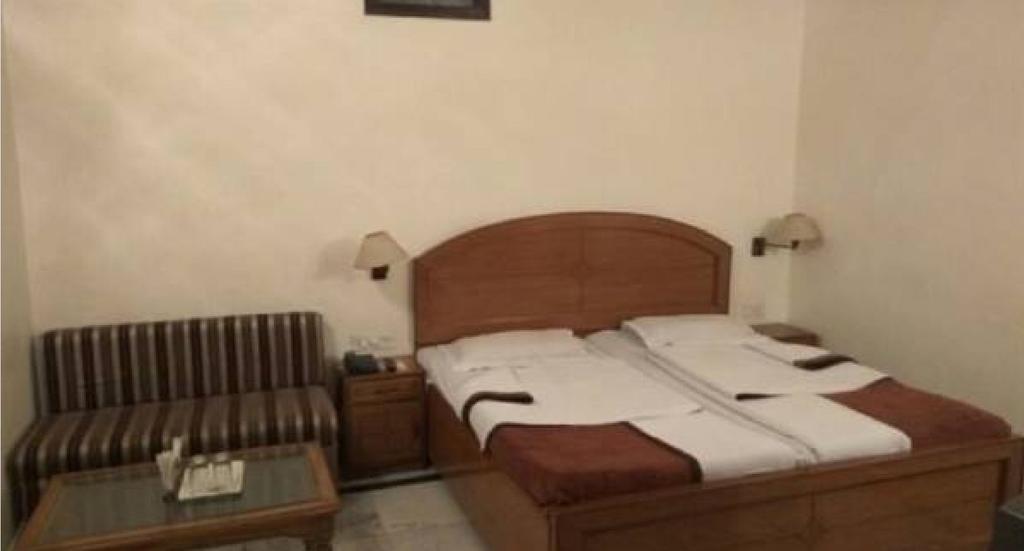 Mahalaxmi Plaza Hotel Фаридабад Экстерьер фото